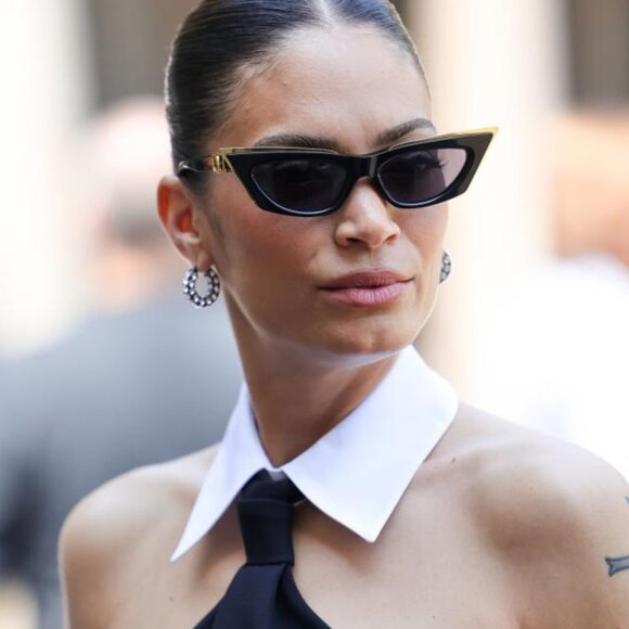 🕶️ New Valentino V-GOLDCUT-I VLS-113A Sunglasses - Black Frame, Grey Lenses - Picture 1 of 15